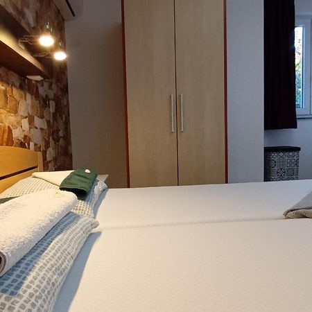 Apartament Bosi I Goli Starigrad Paklenica Zewnętrze zdjęcie