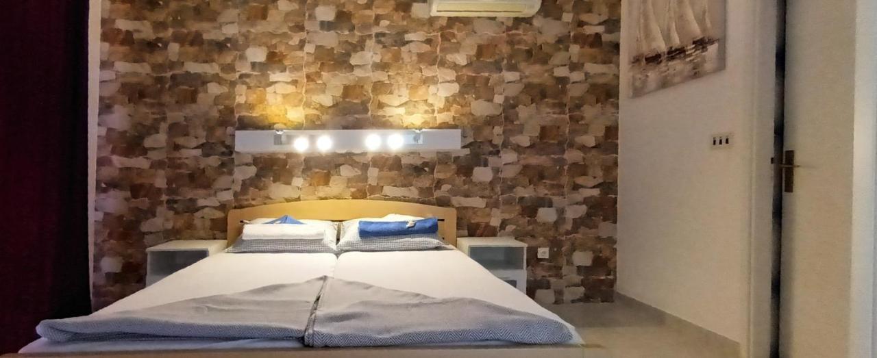 Apartament Bosi I Goli Starigrad Paklenica Zewnętrze zdjęcie