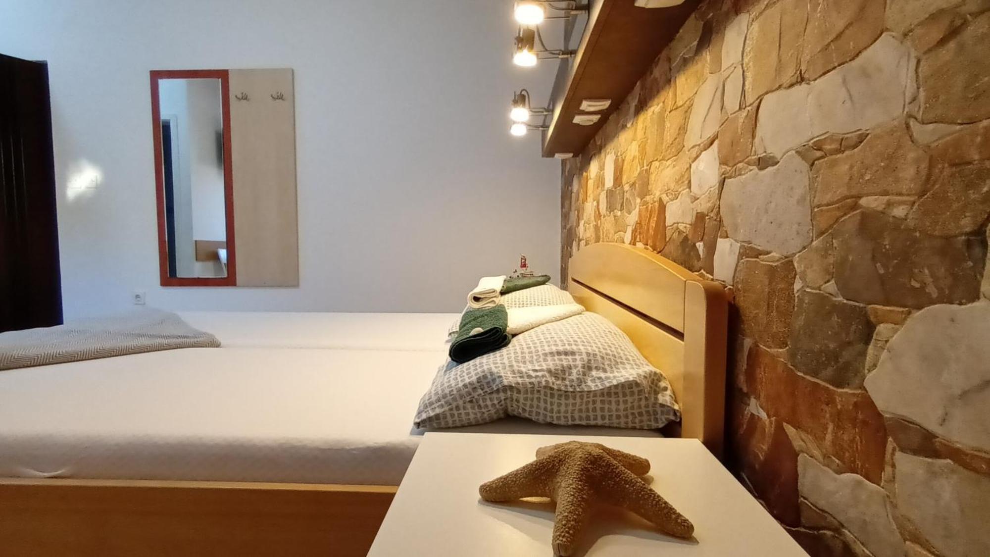 Apartament Bosi I Goli Starigrad Paklenica Zewnętrze zdjęcie