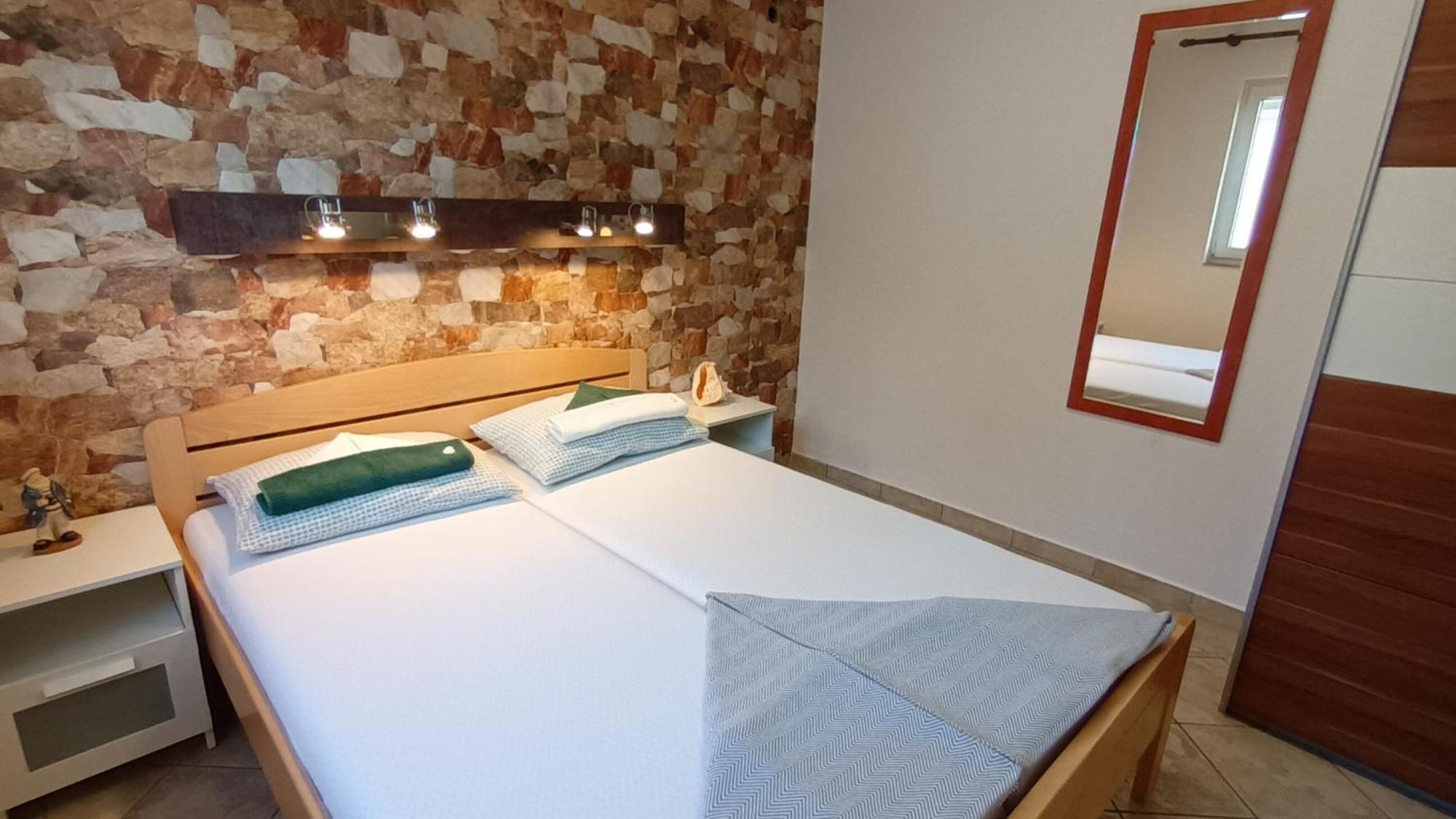 Apartament Bosi I Goli Starigrad Paklenica Zewnętrze zdjęcie